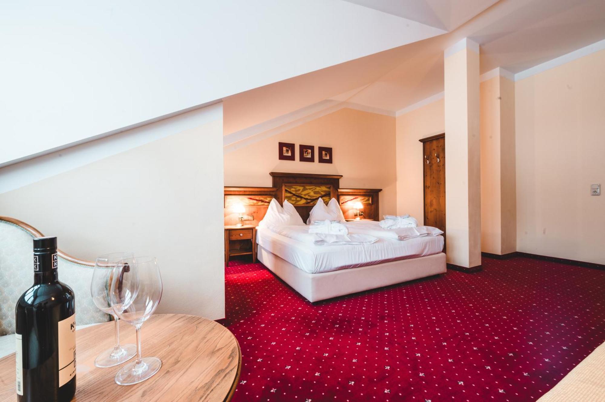 Cella Central Historic Boutique Hotel Zell am See Buitenkant foto